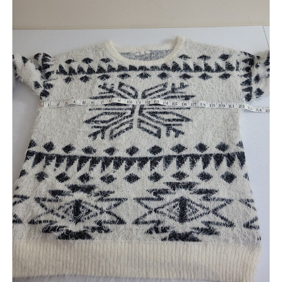 Maurices White Snowflake Eyelash Fuzzy Knit Pullover Sweater Women's Size Large - Picture 4 of 11